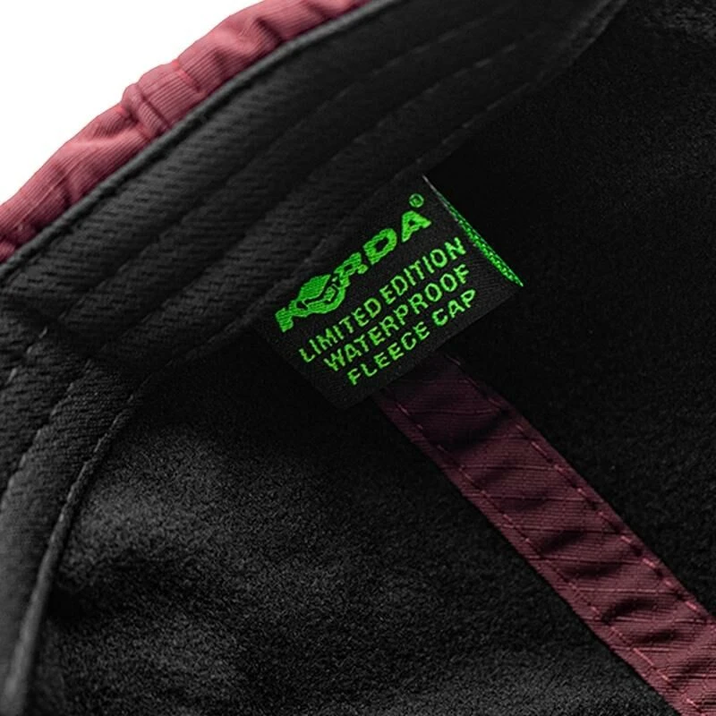 Korda LE Fleece Waterproof Cap Burgundy 4 Korda LE Fleece Waterproof Cap Burgundy - Afbeelding 2